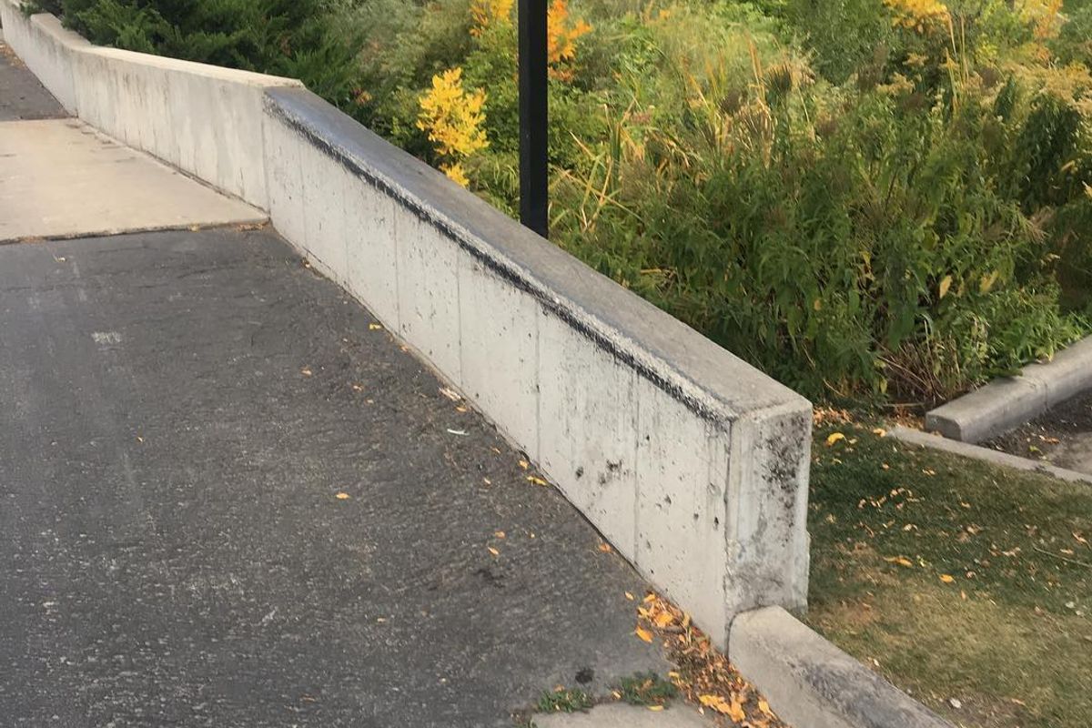 Image for skate spot Highland Dr Down Ledge