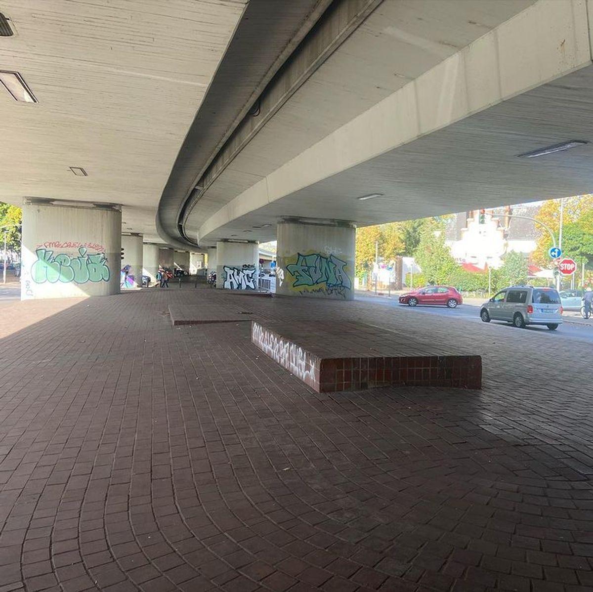 Image for skate spot Breitenbachplatz - Brick Manny Pad