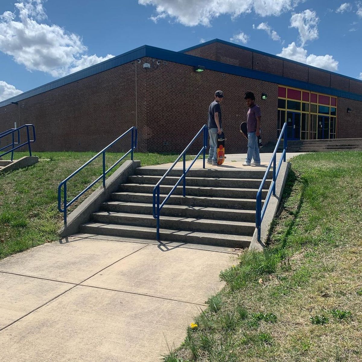 Image for skate spot Lindale Middle School - 7 Stair Rail
