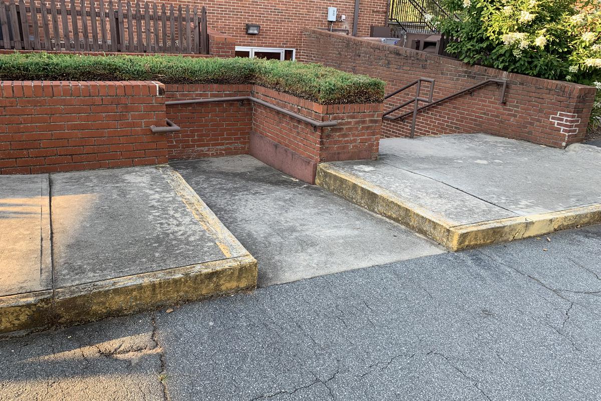 Image for skate spot Eastside Baptist Church Flat Gap