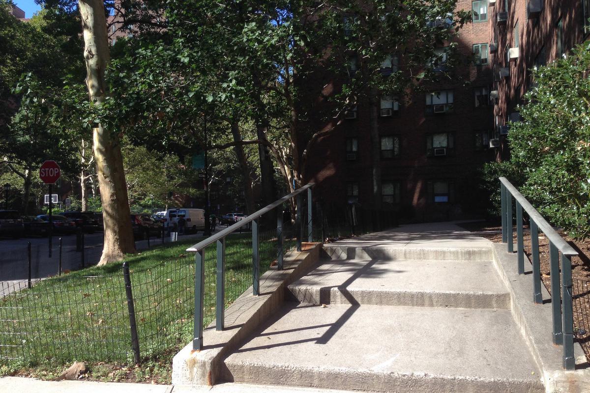 Image for skate spot Stuyvesant Long 3 Stair Rail