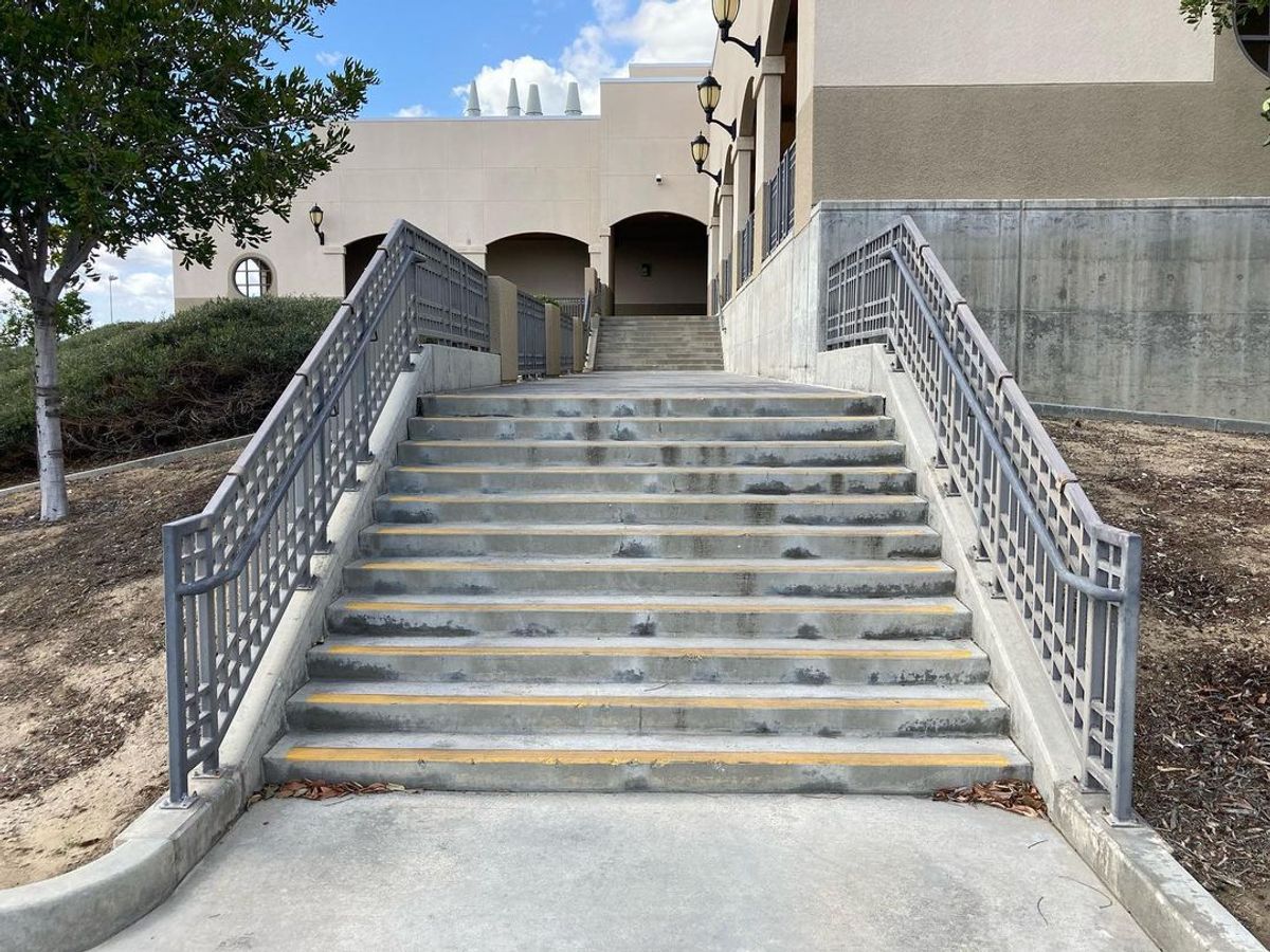 Image for skate spot Yorba Linda High School - 10 then 11 Stair