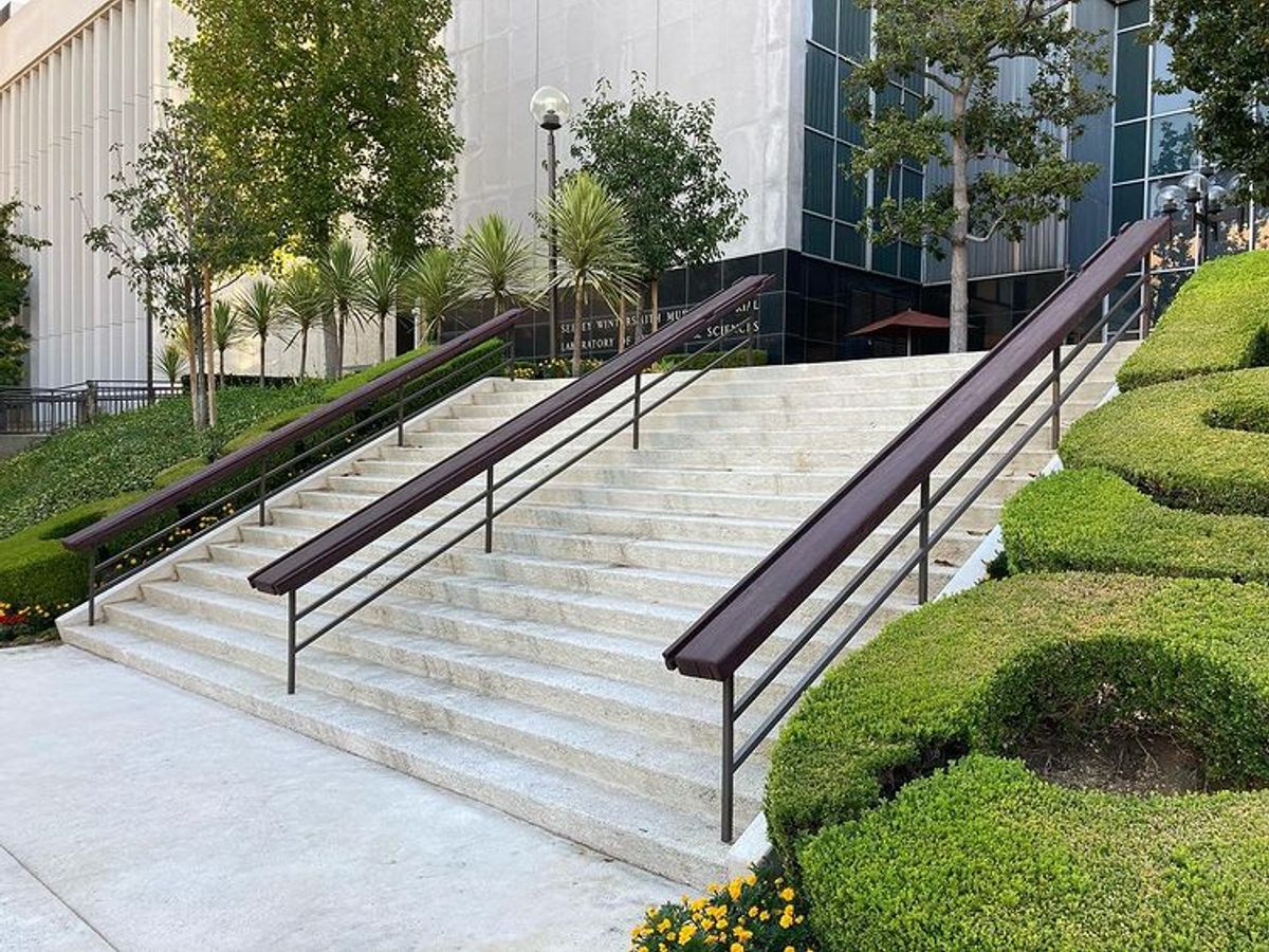 Image for skate spot USC - 15 Stair Wood Rail