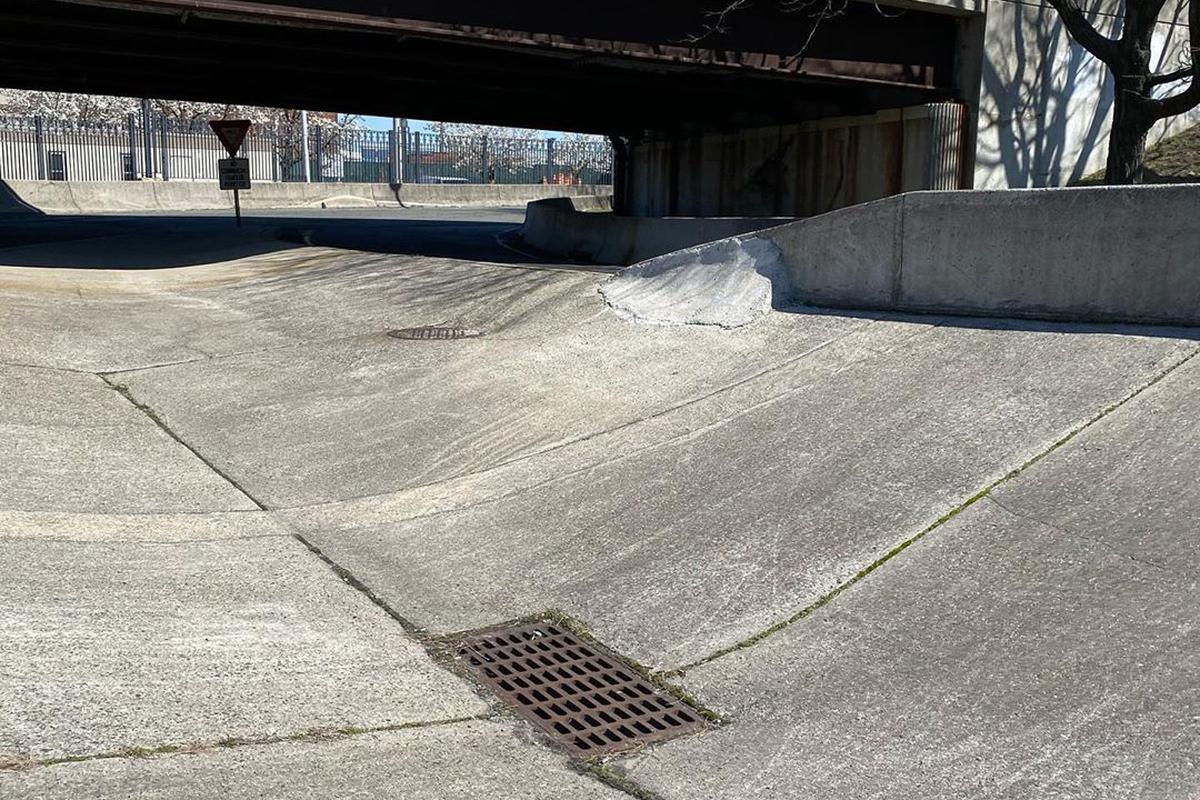 Image for skate spot Newport Mall DIY Bank Ledge