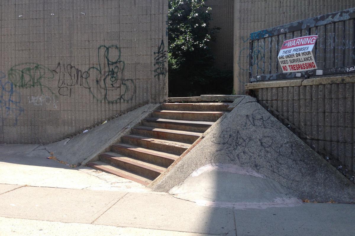 Image for skate spot Abandoned Hospital Bank To Steps