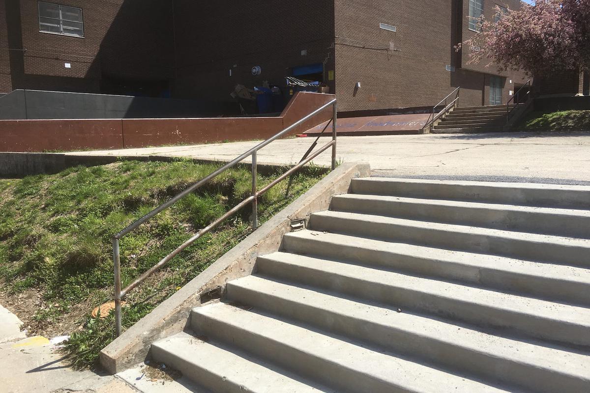 Image for skate spot Rhodes Elementary 8 Stair Rail