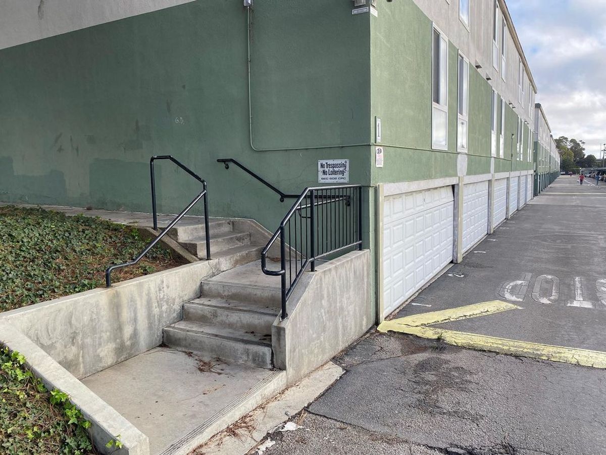 Image for skate spot Buenaventura Gardens - Gap Over Rail