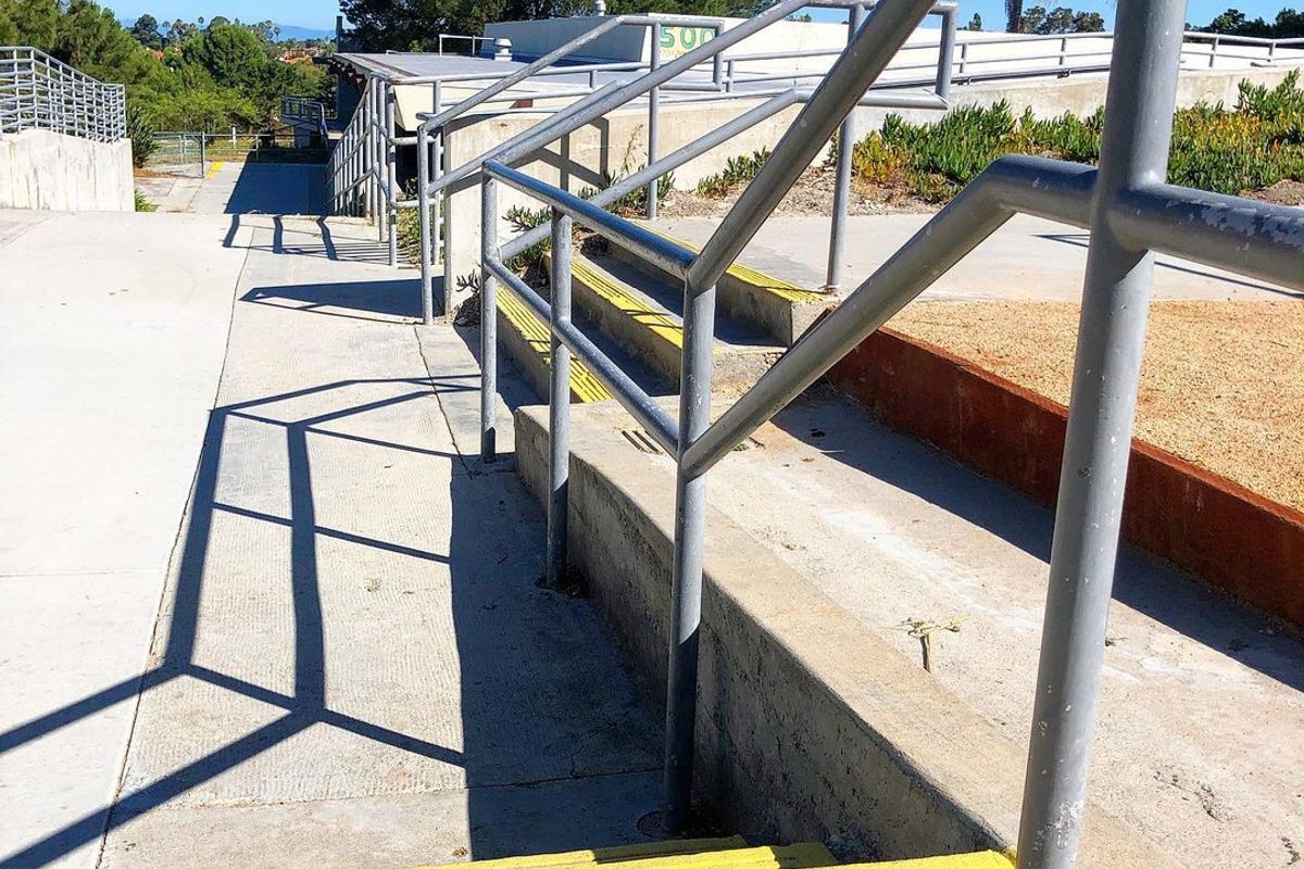 Image for skate spot Ridgecrest Intermediate School 3 Stair Out Rail