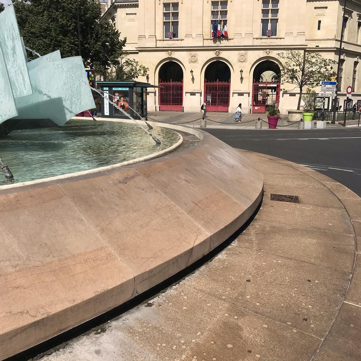 Image for skate spot Place Gambetta - Fountain Bank