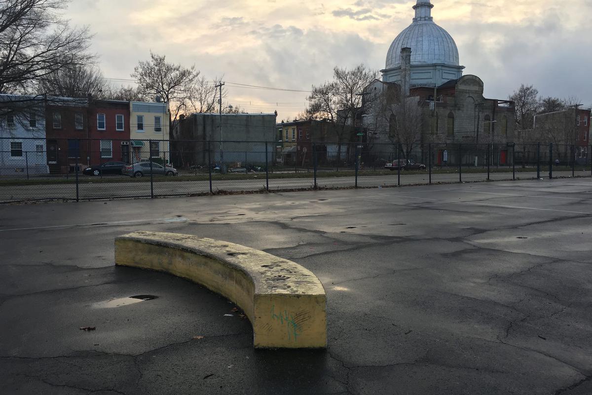 Image for skate spot Yellow Curved Ledge