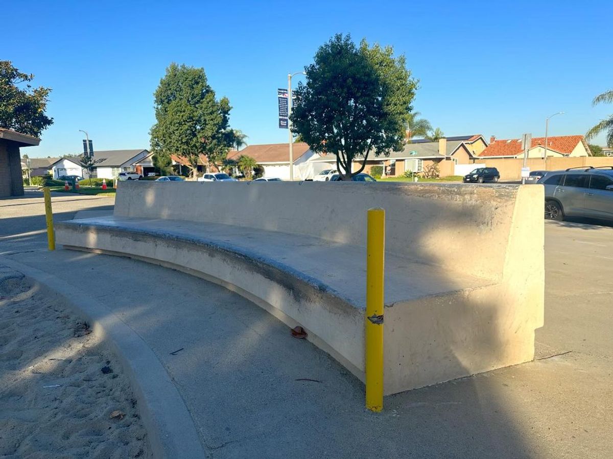 Image for skate spot Los Alamos Park - Curve Ledge