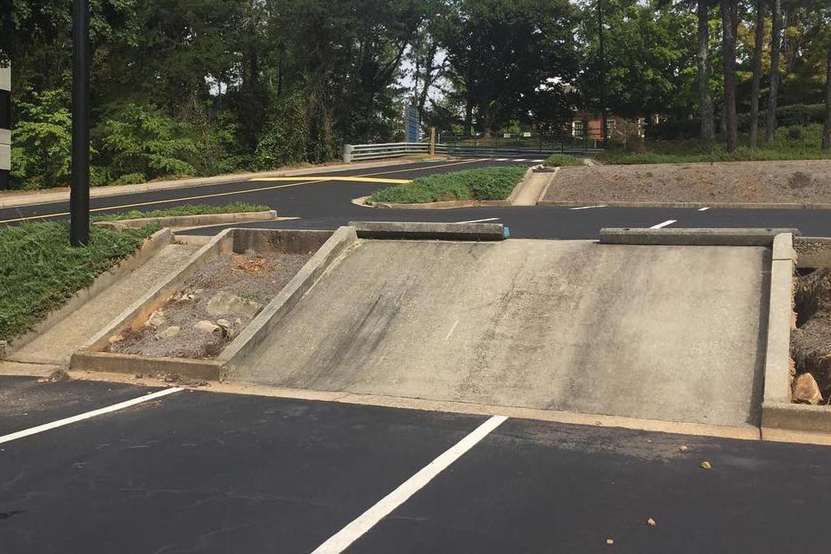 Image for skate spot Parking Lot Banks