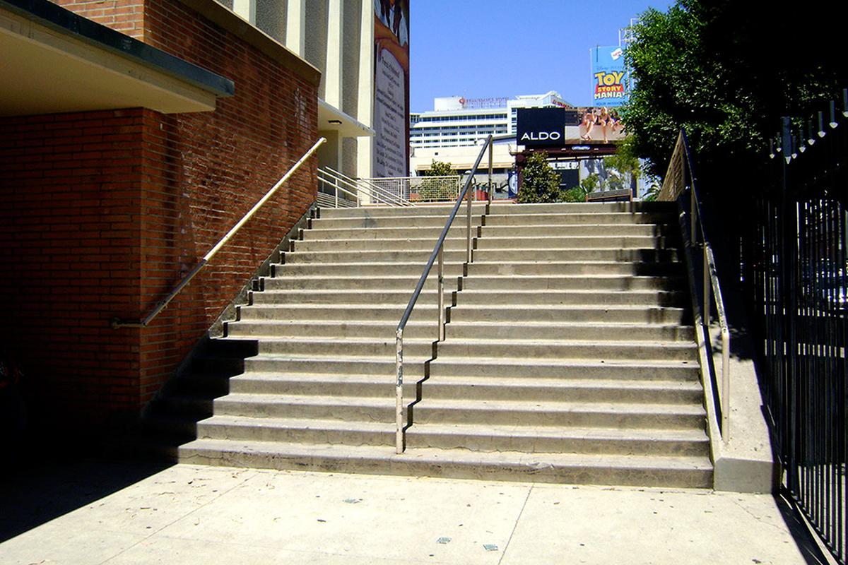 Hollywood Highschool - 16 Stair Skate Spot