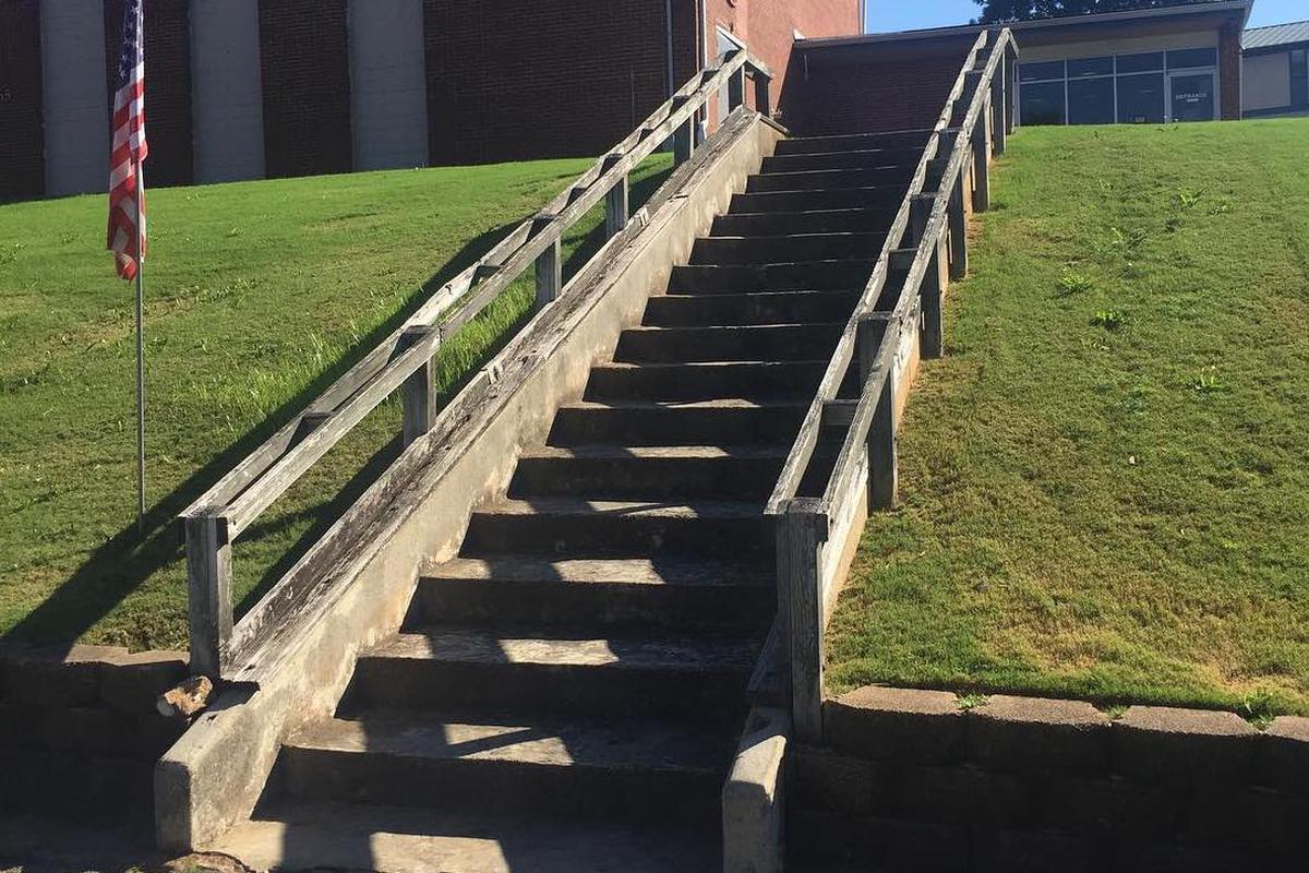 Image for skate spot Huge Wood Rail