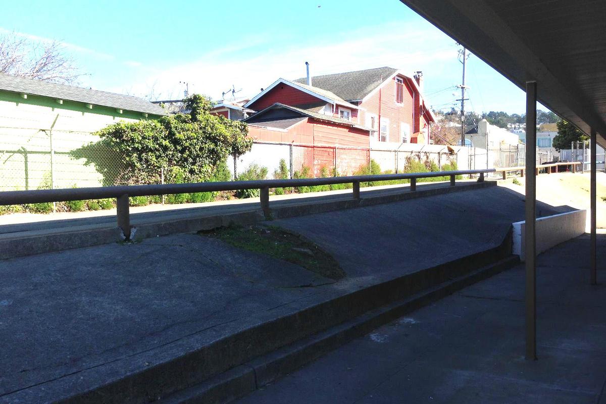 Image for skate spot Jefferson High School Rail into bank