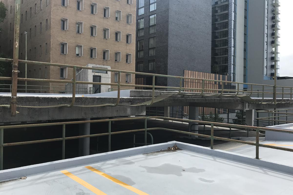 Image for skate spot Parking Deck Railing Gap