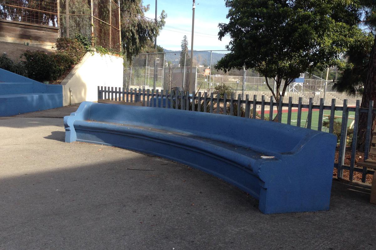 Image for skate spot Oakland High School Curved Ledge