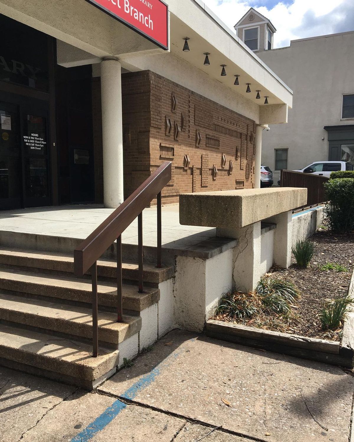 Image for skate spot Enoch Pratt Library - Ledge To Rail