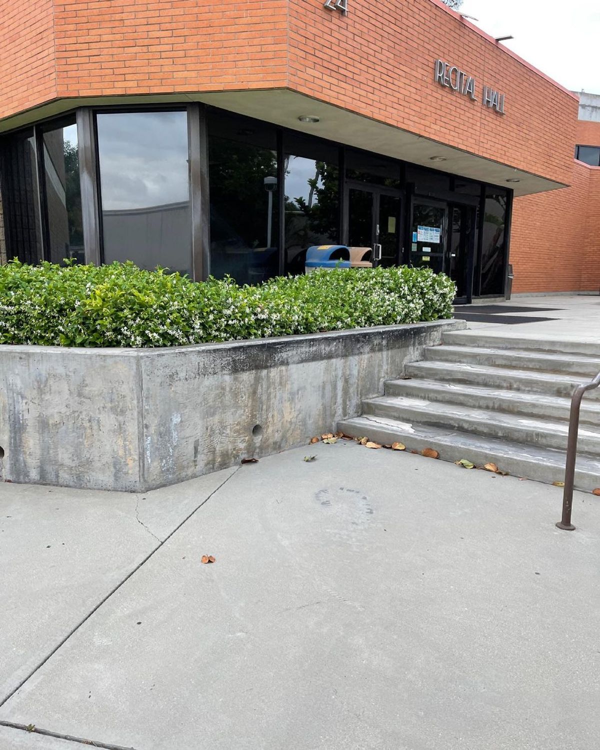 Image for skate spot Cal Poly Pomona - Recital Hall Ledges