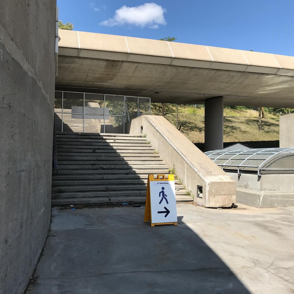 Image for skate spot Olympic Stadium - 16 Stair Hubba