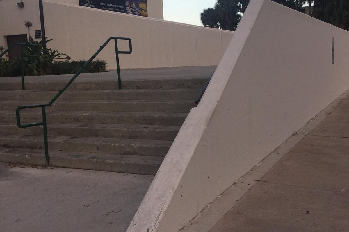 Image for skate spot The Challenger Memorial 7 Stair Hubba