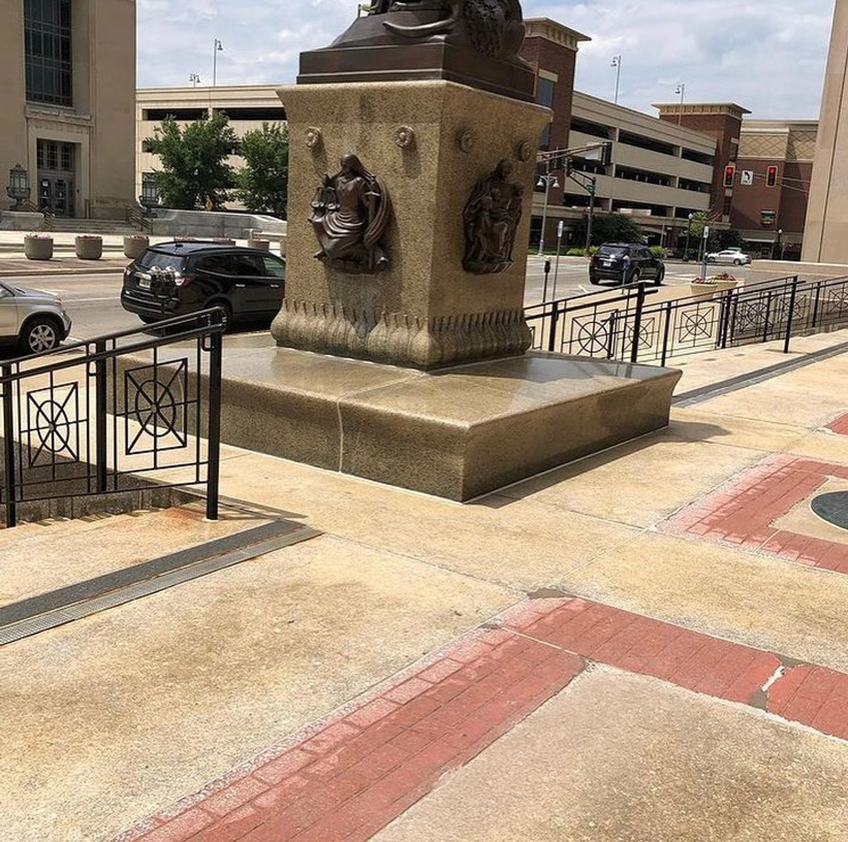 Image for skate spot Lincoln Nat'l Ledge