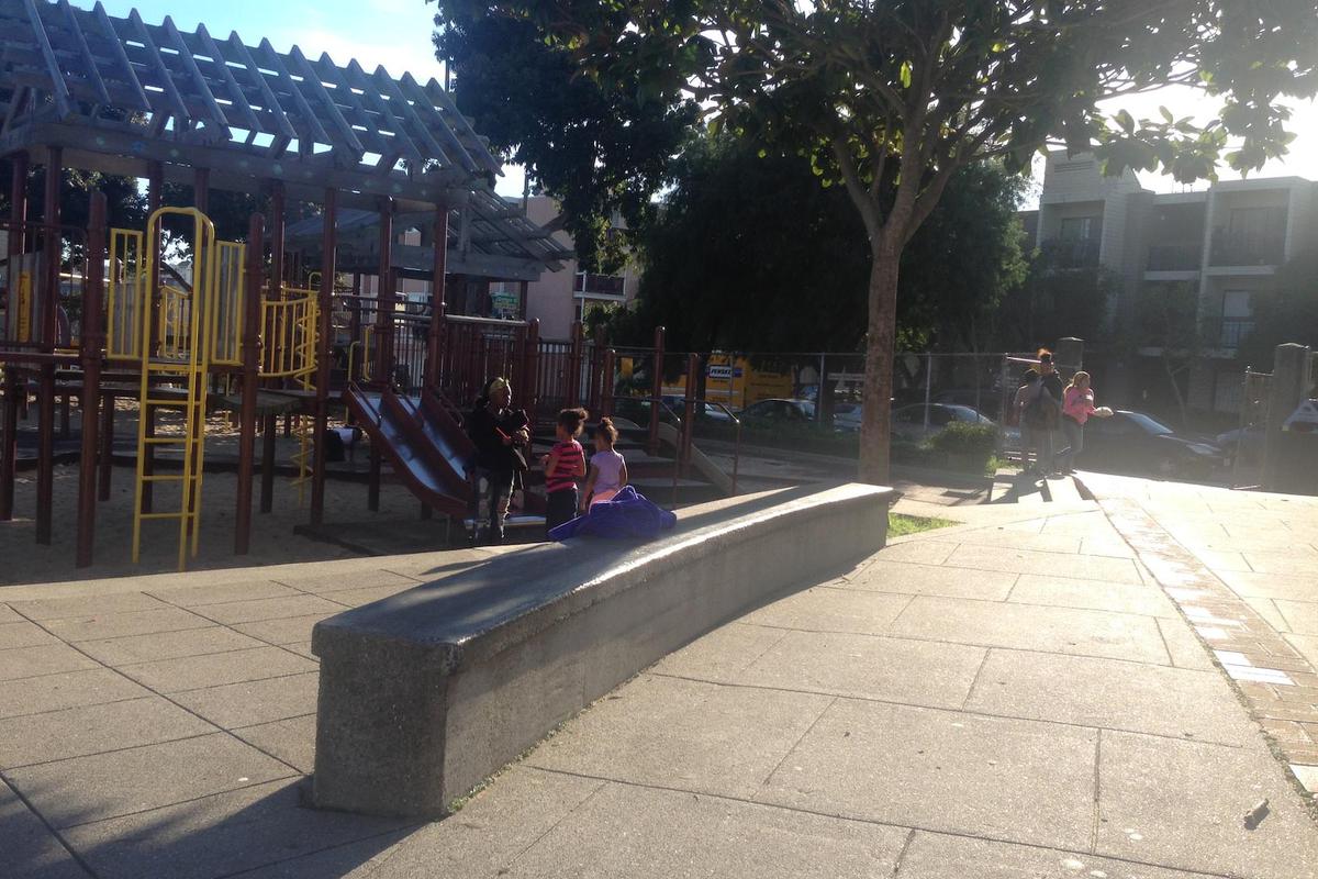 Image for skate spot Hayward Playground Ledge