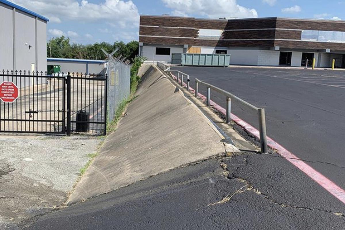 Image for skate spot Over Rail To bank