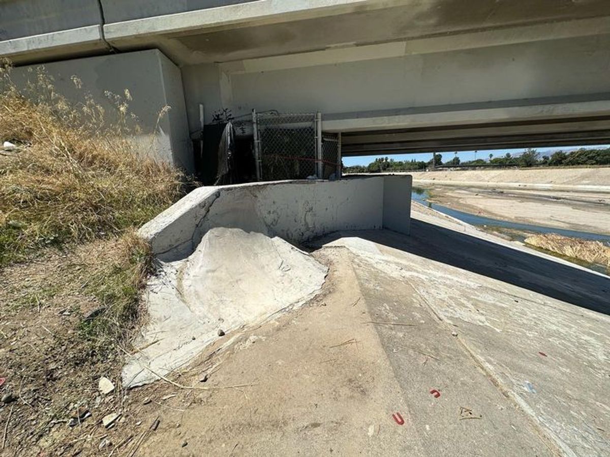 Image for skate spot LA River & Orange Line Busway - DIY Bank To Ledge