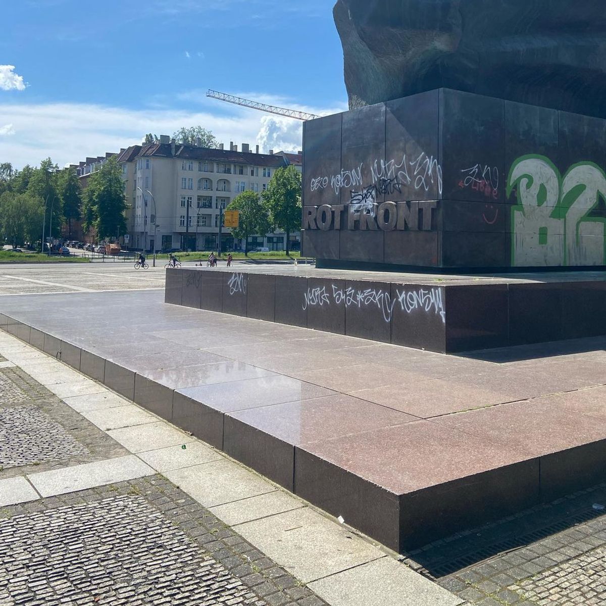 Image for skate spot Ernst Thälmann Park - Ledges / Manny Pad