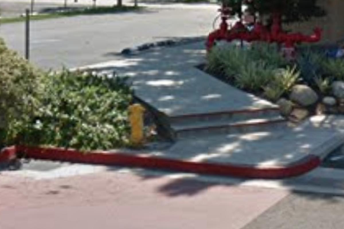 Image for skate spot Fire Hydrant Gap