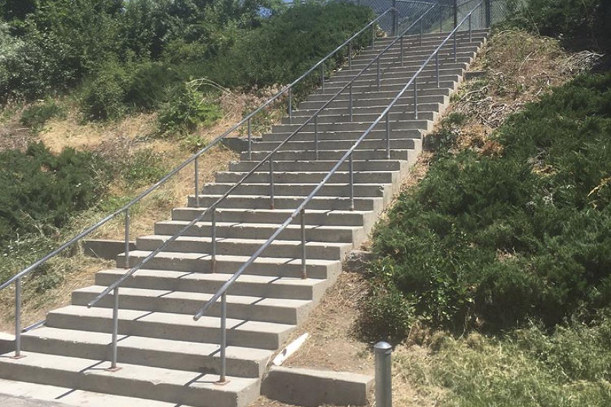 Image for skate spot Oakridge School 32 Stair Rail