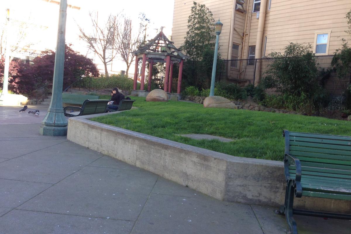 Image for skate spot Chinatown Park Ledge