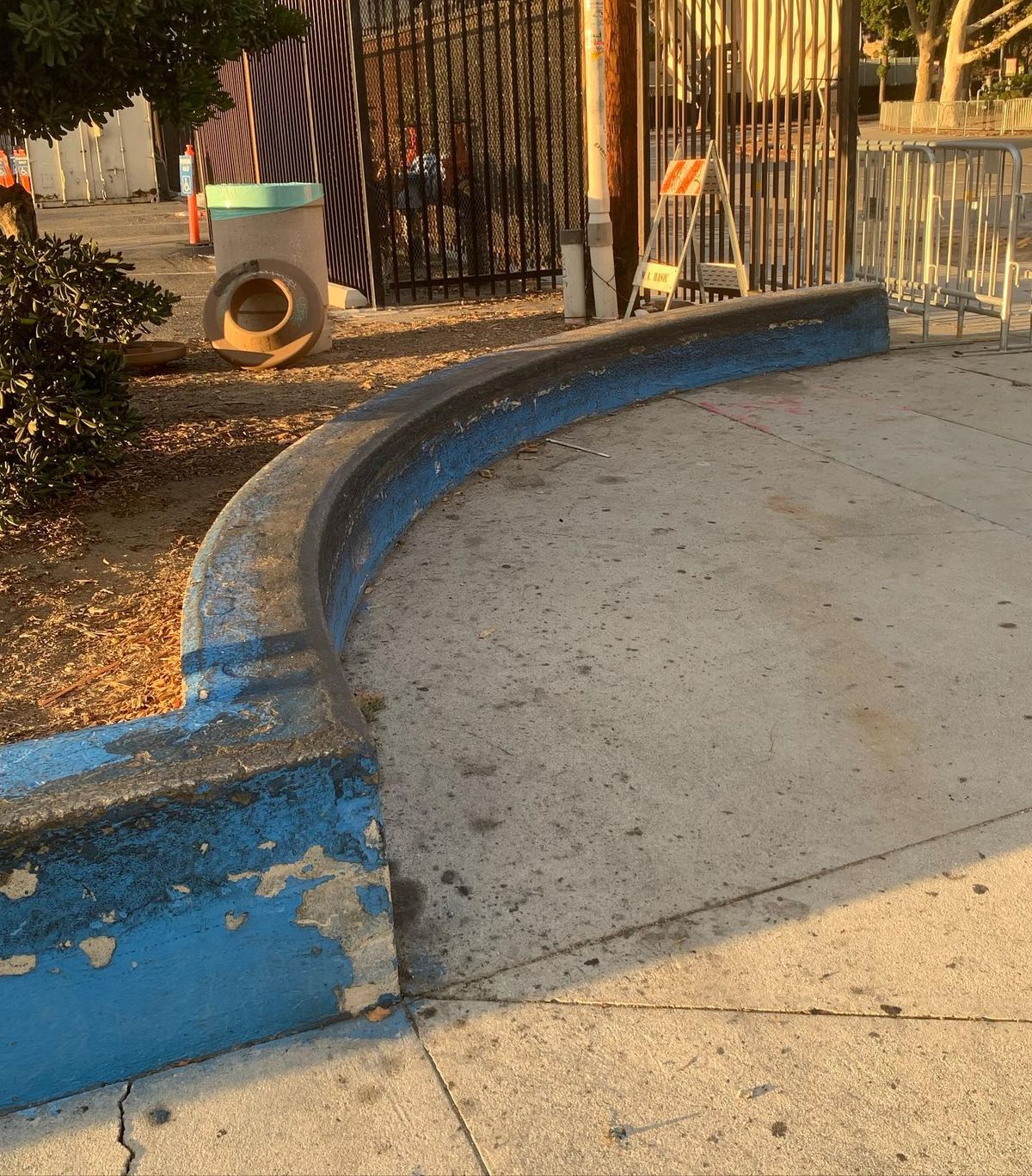 Image for skate spot Exposition Park - Blue Curve Ledge