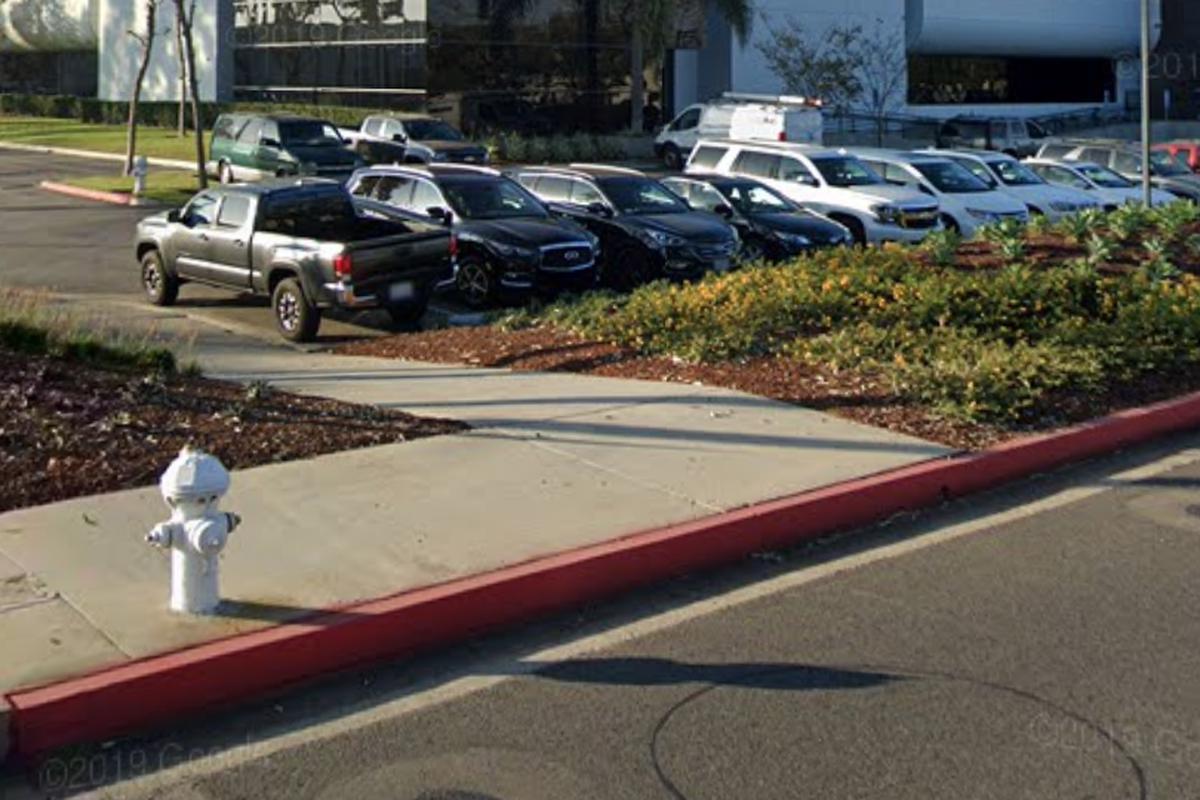 Image for skate spot Bump over sidewalk