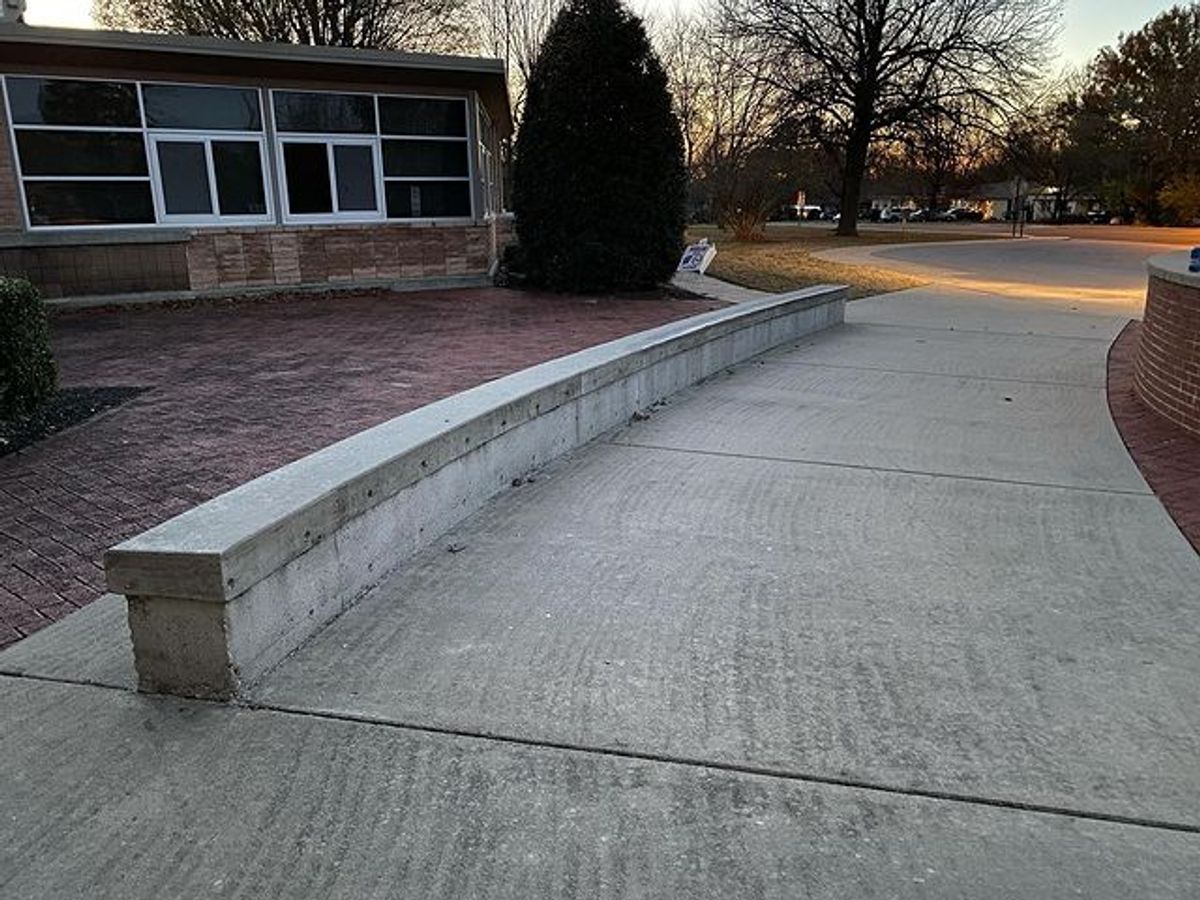 Image for skate spot Woodland Junior High School Ledges