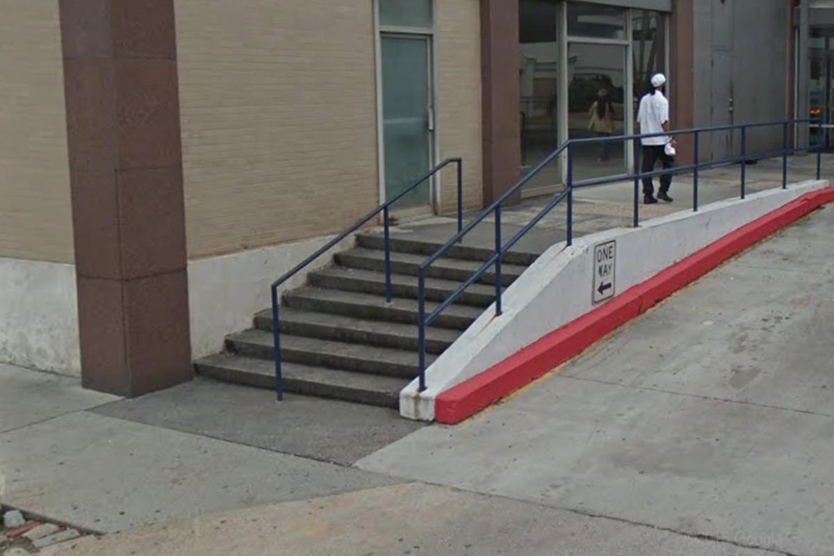 Image for skate spot Medical Center 7 Stair Rail