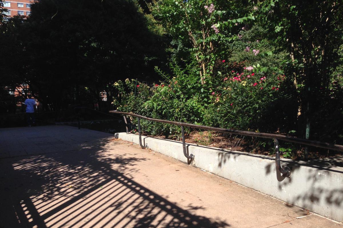 Image for skate spot Bellevue Park Low Rails