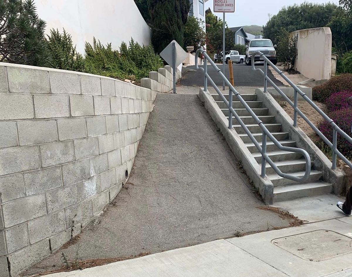 Image for skate spot Valley Park - Over Rail Into Bank