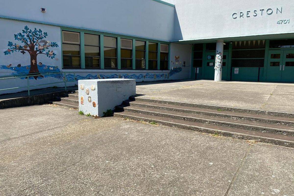Image for skate spot Creston Elementary School 4 Stair Out Ledge