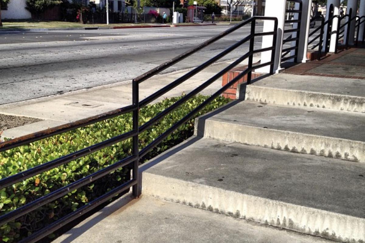 Image for skate spot Long 3 Pop Out Rail