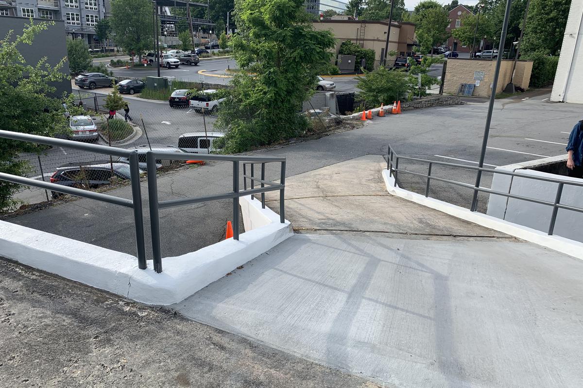 Image for skate spot Parking Deck Down Rail