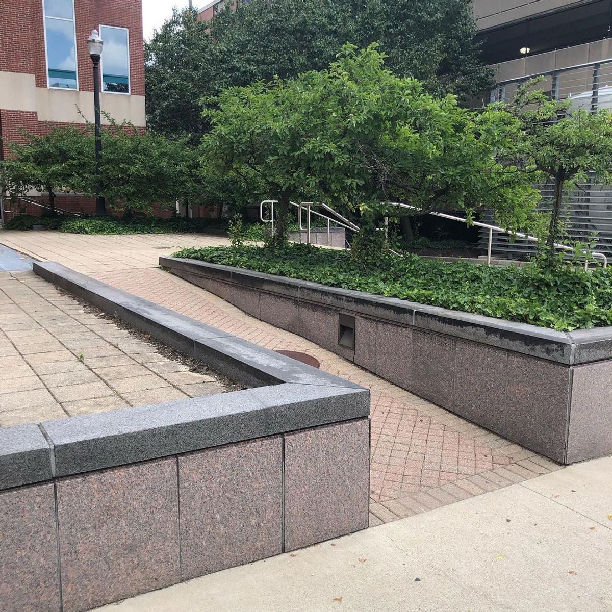 Image for skate spot Ohio State University - Engineering Building Ledges