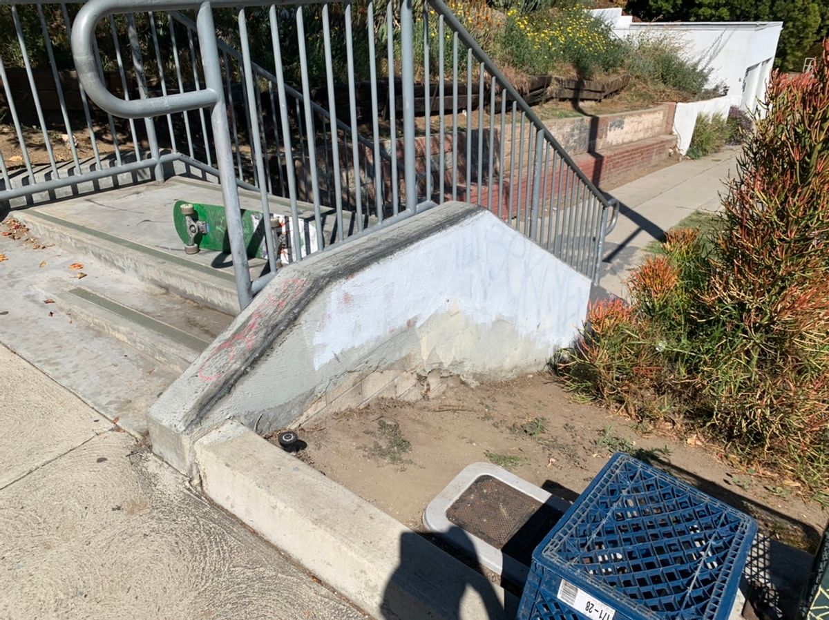 Image for skate spot Arlington Ave - Pyramid Hubba