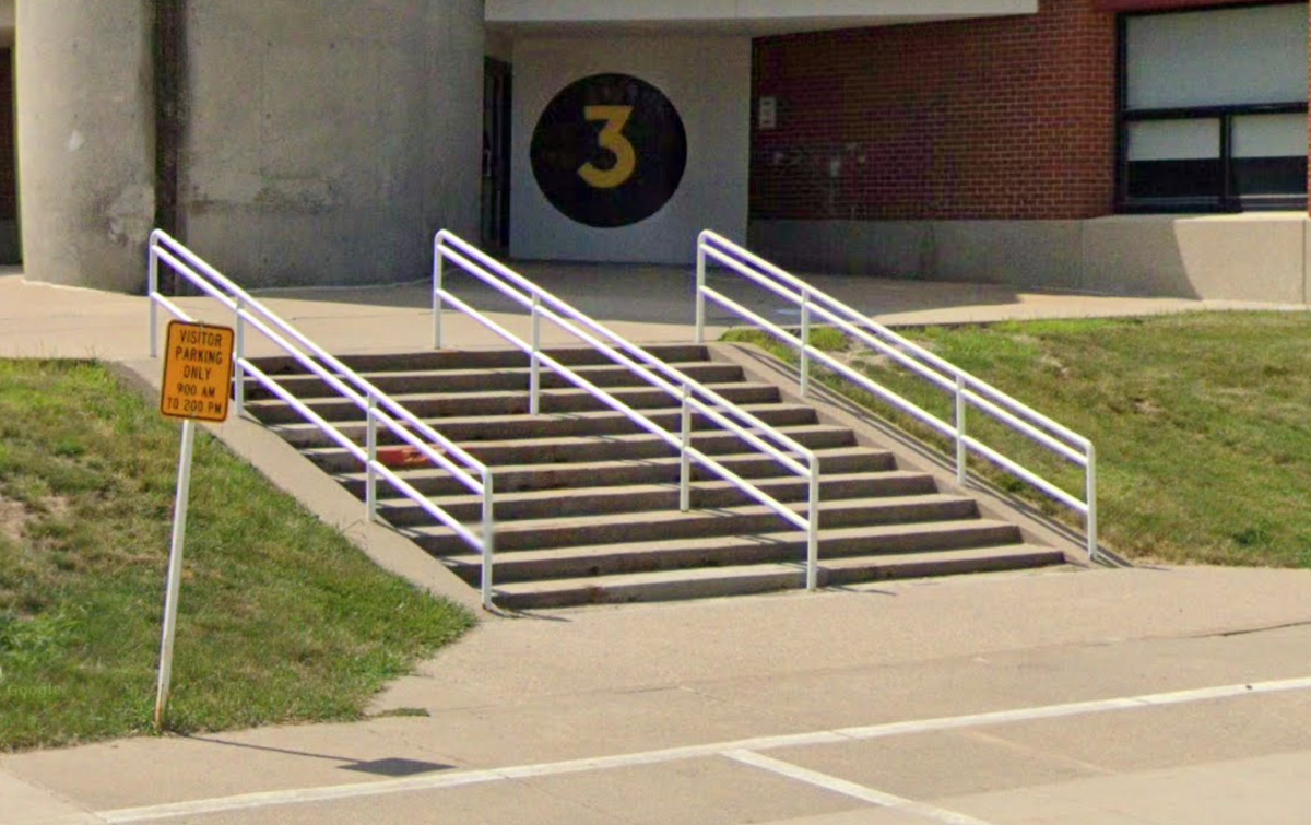 Image for skate spot Winterset Elementary School - 10 Stair Rail