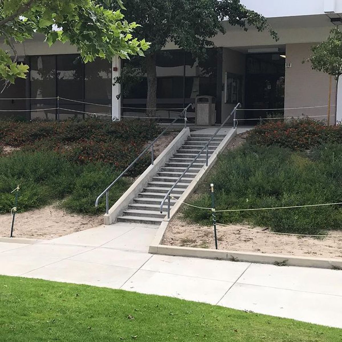 Image for skate spot Moorpark College 18 Stair Rail