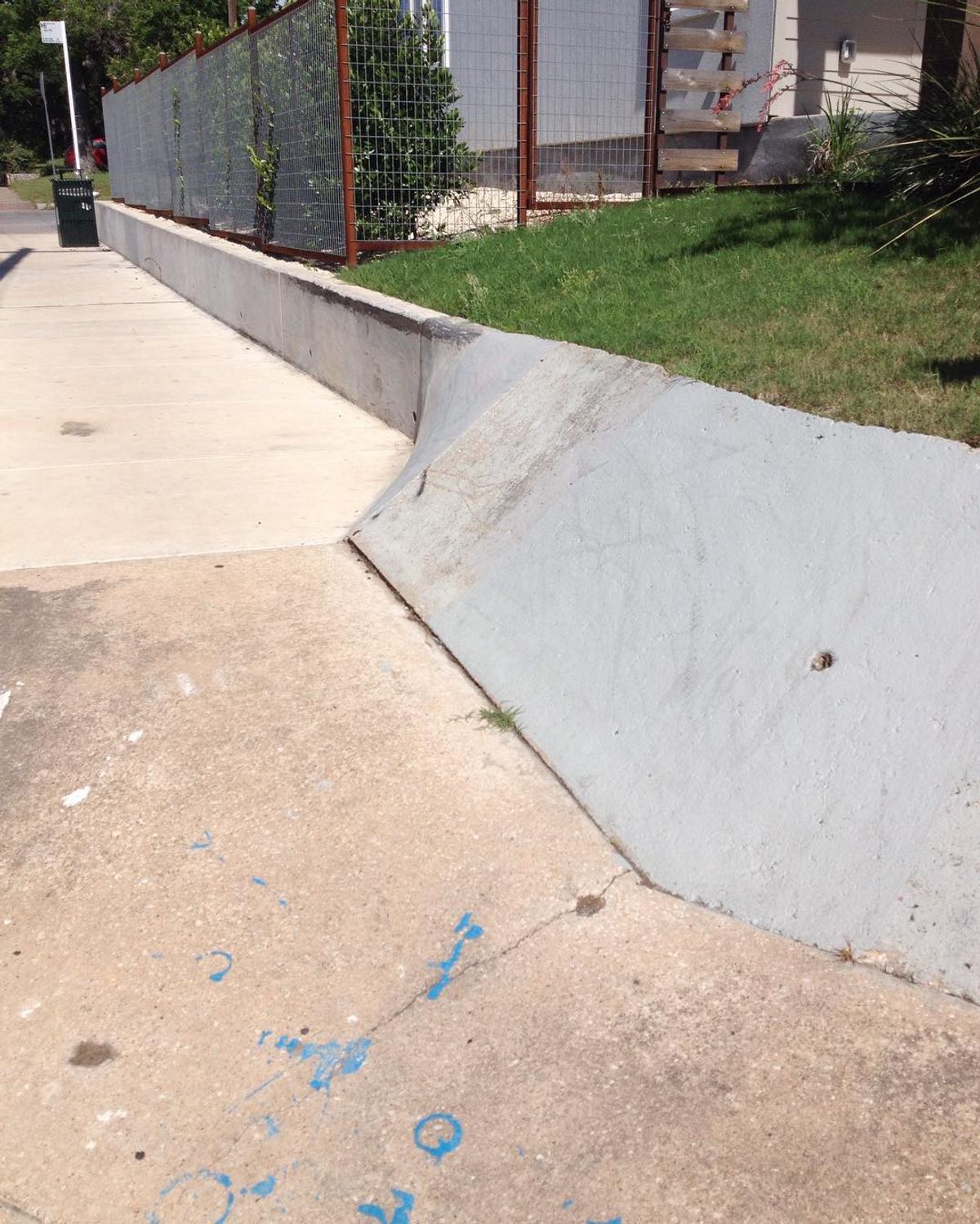 Image for skate spot E 12th St Ledge To Bank