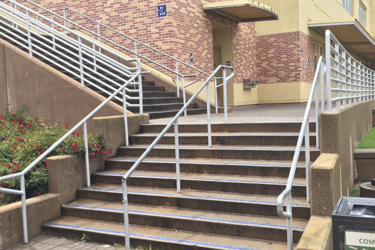 Image for skate spot Carlmont 8 Stair Handrail