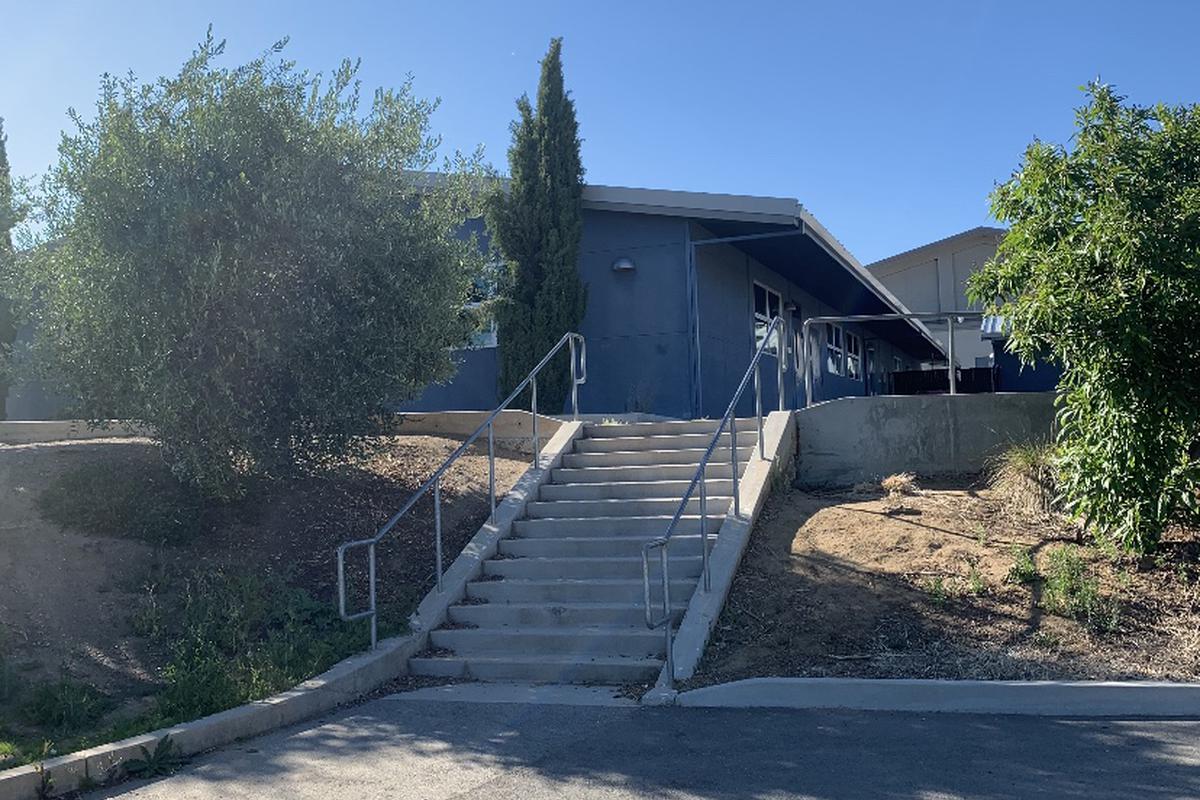 Image for skate spot Ralston Middle School 13 Stair