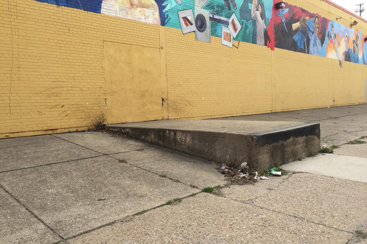 Image for skate spot Point Breeze Ledge